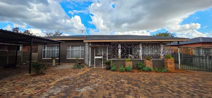 5 Bedroom Property for Sale in Elandia North West